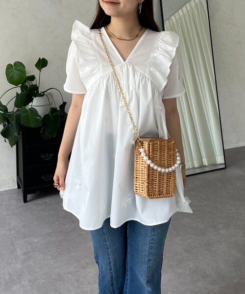 prose verse(プロズヴェール)の「フラワーモチーフフリルVネックブラウス(シャツ/ブラウス・レディース・ブラック/オフホワイト・LARGE/MEDIUM)」の3枚目の写真