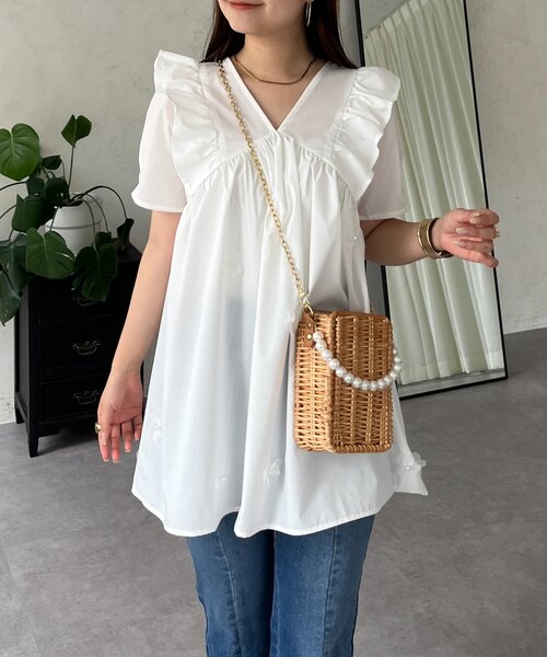 prose verse(プロズヴェール)の「フラワーモチーフフリルVネックブラウス(シャツ/ブラウス・レディース・ブラック/オフホワイト・LARGE/MEDIUM)」の6枚目の写真