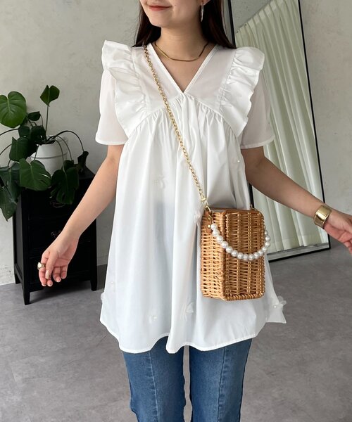 prose verse(プロズヴェール)の「フラワーモチーフフリルVネックブラウス(シャツ/ブラウス・レディース・ブラック/オフホワイト・LARGE/MEDIUM)」の7枚目の写真