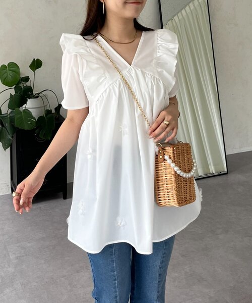 prose verse(プロズヴェール)の「フラワーモチーフフリルVネックブラウス(シャツ/ブラウス・レディース・ブラック/オフホワイト・LARGE/MEDIUM)」の10枚目の写真