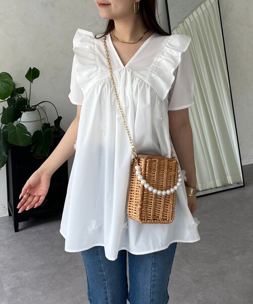 prose verse(プロズヴェール)の「フラワーモチーフフリルVネックブラウス(シャツ/ブラウス・レディース・ブラック/オフホワイト・LARGE/MEDIUM)」の16枚目の写真