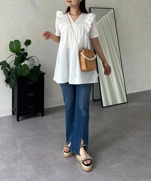 prose verse(プロズヴェール)の「フラワーモチーフフリルVネックブラウス(シャツ/ブラウス・レディース・ブラック/オフホワイト・LARGE/MEDIUM)」の21枚目の写真