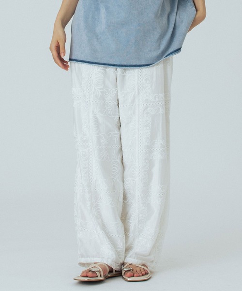 ROSE BUD(ローズバッド)の「EMBROIDERY PANTS(その他パンツ・レディース・ホワイト/ブラウン/ブラック・ONE SIZE)」の4枚目の写真