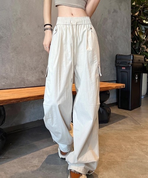 ampm（エーエムピーエム）の「シャカシャカカーゴパンツ/Y2K/ワイドシルエット（カーゴパンツ・レディース・オフホワイト/ブラック/グレー・S/L/M）」の2枚目の写真