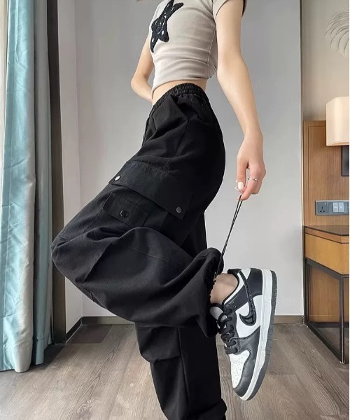 ampm（エーエムピーエム）の「シャカシャカカーゴパンツ/Y2K/ワイドシルエット（カーゴパンツ・レディース・オフホワイト/ブラック/グレー・S/L/M）」の16枚目の写真