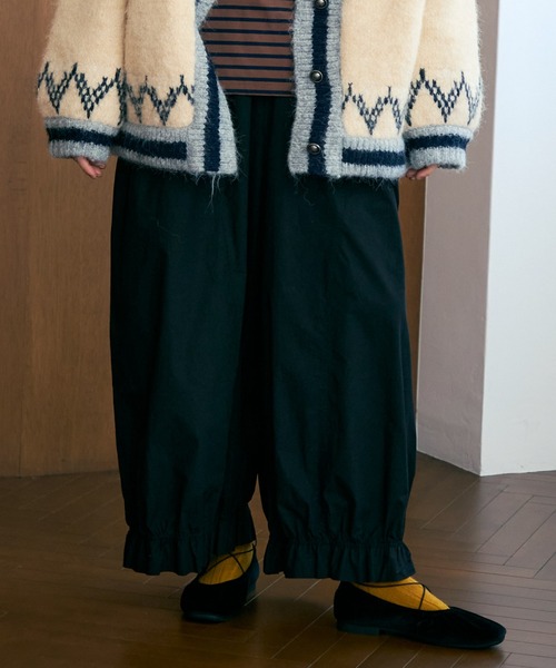 Crisp(クリスプ)の「フリルヘムギャザーパンツ(その他パンツ・レディース・ブラック/ベージュ・FREE)」の1枚目の写真