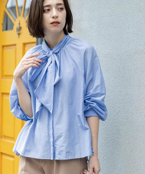OPAQUE.CLIP（オペークドットクリップ）の「2WAYシアーボウタイブラウス【洗濯機洗い可】（シャツ/ブラウス・レディース・ライトブルー/ホワイト/チャコールグレー・40/38/42）」の3枚目の写真