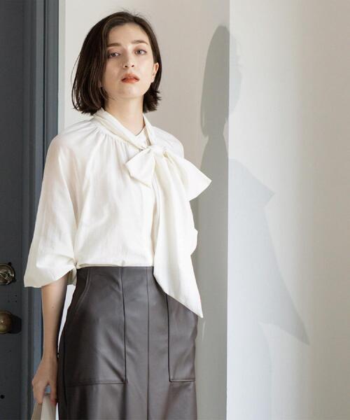 OPAQUE.CLIP（オペークドットクリップ）の「2WAYシアーボウタイブラウス【洗濯機洗い可】（シャツ/ブラウス・レディース・ライトブルー/ホワイト/チャコールグレー・40/38/42）」の7枚目の写真