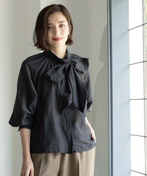 OPAQUE.CLIP（オペークドットクリップ）の「2WAYシアーボウタイブラウス【洗濯機洗い可】（シャツ/ブラウス・レディース・ライトブルー/ホワイト/チャコールグレー・40/38/42）」の10枚目の写真