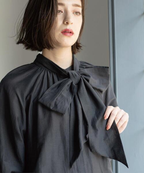 OPAQUE.CLIP（オペークドットクリップ）の「2WAYシアーボウタイブラウス【洗濯機洗い可】（シャツ/ブラウス・レディース・ライトブルー/ホワイト/チャコールグレー・40/38/42）」の11枚目の写真