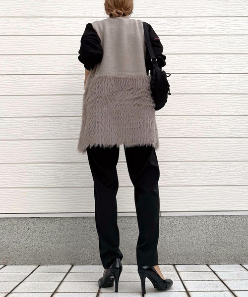 Q(キュー)の「ニットファーベスト(ベスト・レディース・グレー・MEDIUM)」の10枚目の写真