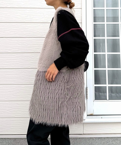 Q(キュー)の「ニットファーベスト(ベスト・レディース・グレー・MEDIUM)」の5枚目の写真