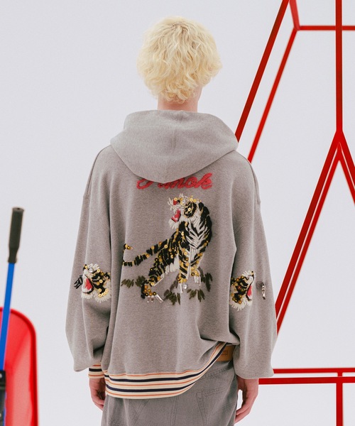 amok(アモク)の「NECKCLOTH SWEATSHIRT(パーカー・メンズ・グレー/ホワイト・L/M/S)」の2枚目の写真