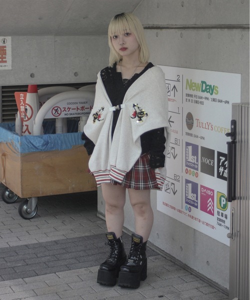 amok(アモク)の「NECKCLOTH SWEATSHIRT(パーカー・メンズ・グレー/ホワイト・L/M/S)」の9枚目の写真