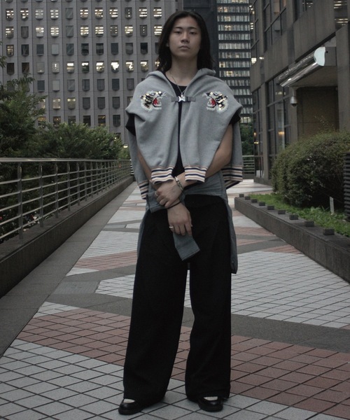 amok(アモク)の「NECKCLOTH SWEATSHIRT(パーカー・メンズ・グレー/ホワイト・L/M/S)」の11枚目の写真