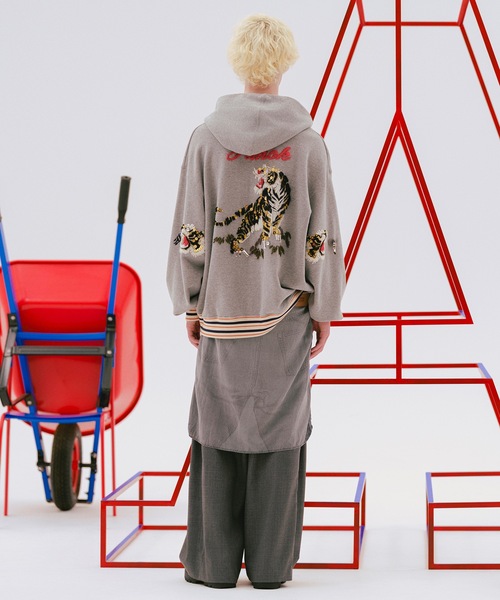 amok(アモク)の「NECKCLOTH SWEATSHIRT(パーカー・メンズ・グレー/ホワイト・L/M/S)」の4枚目の写真