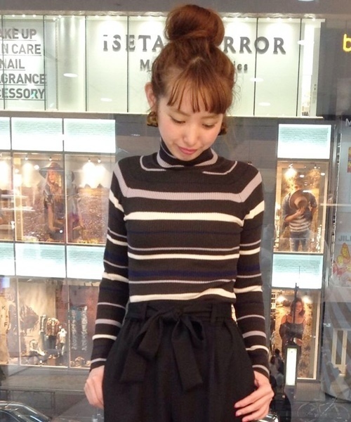 Chico（チコ）の「【who's who Chico】マルチボーダーリブハイネックニット（ニット/セーター・レディース・カーキ/ベージュ/グレー/クリーム・FREE）」の4枚目の写真