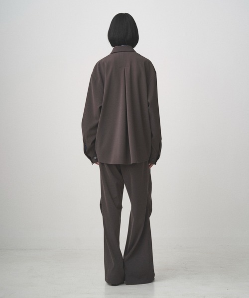 Juha(ユハ)の「SOFT SHELL JACKET(ブルゾン・メンズ・ブラック/チャコールグレー・3/4)」の9枚目の写真