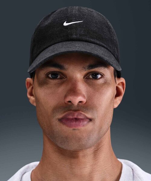 NIKE(ナイキ)の「ナイキ クラブ アンストラクチャード デニム キャップ / Nike Club Unstructured Denim Cap HF0383-010 Black(キャップ・メンズ・ブラック・S/M/M/L/L/XL)」の4枚目の写真
