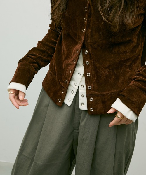 Lutim by u（ルチバイユー）の「Multi button  Velore crew neck cardigan / マルチ釦ベロアクルーネックカーディガン（カーディガン/ボレロ・レディース・ブラック/ブラウン/オフホワイト・FREE）」の12枚目の写真