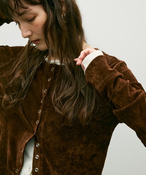 Lutim by u（ルチバイユー）の「Multi button  Velore crew neck cardigan / マルチ釦ベロアクルーネックカーディガン（カーディガン/ボレロ・レディース・ブラック/ブラウン/オフホワイト・FREE）」の6枚目の写真