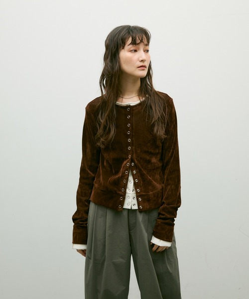 Lutim by u（ルチバイユー）の「Multi button  Velore crew neck cardigan / マルチ釦ベロアクルーネックカーディガン（カーディガン/ボレロ・レディース・ブラック/ブラウン/オフホワイト・FREE）」の16枚目の写真