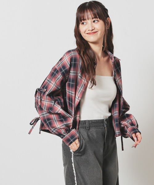 Honeys（ハニーズ）の「袖リボンチェックシャツ（シャツ/ブラウス・レディース・ネイビー系/ブラック系その他/ベージュ系その他/サックスブルー系・SS/S/M/L）」の3枚目の写真