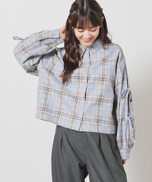 Honeys（ハニーズ）の「袖リボンチェックシャツ（シャツ/ブラウス・レディース・ネイビー系/ブラック系その他/ベージュ系その他/サックスブルー系・SS/S/M/L）」の4枚目の写真