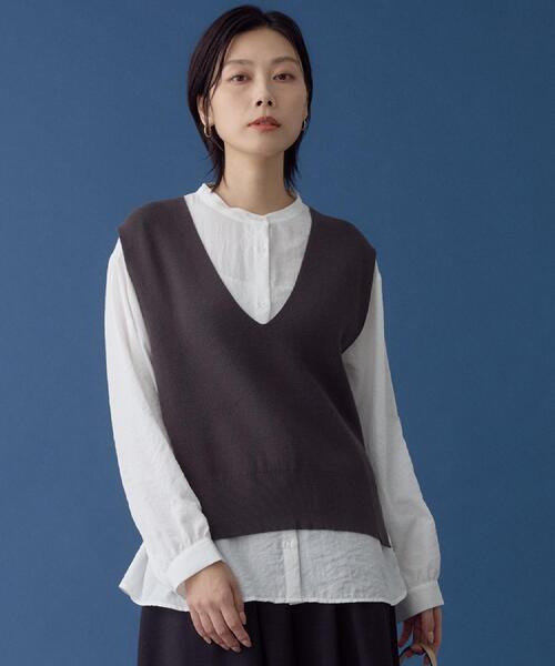 THE SHOP TK (ザ ショップ ティーケー )の「【春まで着られる】ニットベスト&ブラウスセット/洗濯機OK(シャツ/ブラウス・レディース・ダークブラウン/スミクロ/ネイビー・12/13)」の6枚目の写真