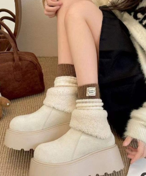 Silly(シリー)の「厚底ムートンブーツ(ブーツ・レディース・ブラウン/ベージュ/ホワイト・SMALL/MEDIUM/LARGE)」の2枚目の写真