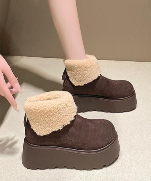 Silly(シリー)の「厚底ムートンブーツ(ブーツ・レディース・ブラウン/ベージュ/ホワイト・SMALL/MEDIUM/LARGE)」の7枚目の写真