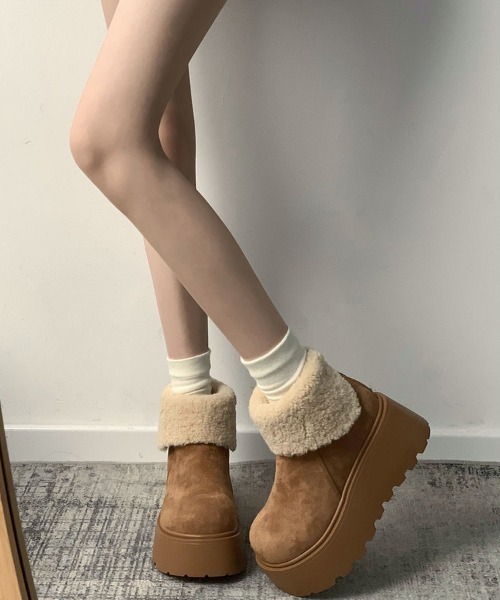 Silly(シリー)の「厚底ムートンブーツ(ブーツ・レディース・ブラウン/ベージュ/ホワイト・SMALL/MEDIUM/LARGE)」の9枚目の写真