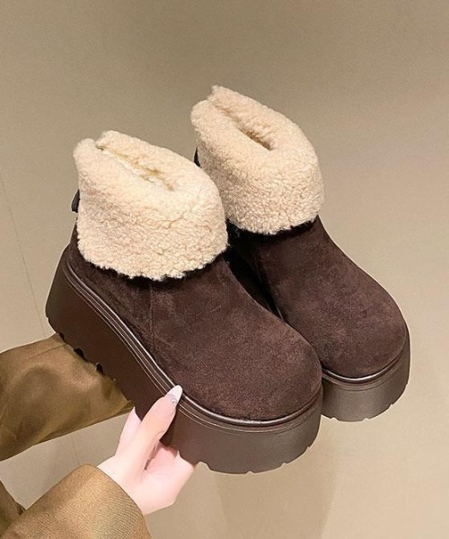 Silly(シリー)の「厚底ムートンブーツ(ブーツ・レディース・ブラウン/ベージュ/ホワイト・SMALL/MEDIUM/LARGE)」の15枚目の写真