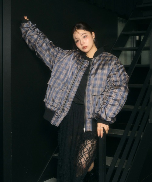 ANDGEEBEE(アンジービー)の「UNISEX オーバーサイズチェックブルゾン(ブルゾン・レディース・ネイビー/ブラック・FREE)」の4枚目の写真