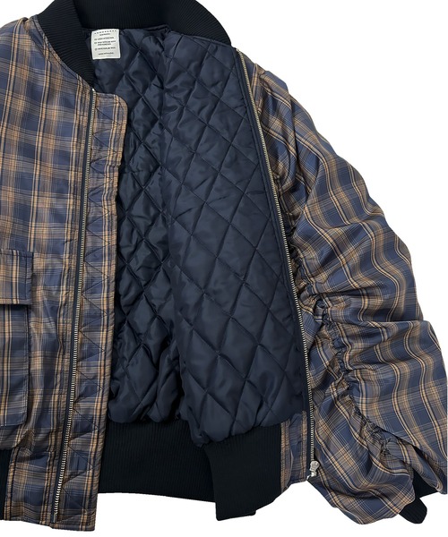 ANDGEEBEE(アンジービー)の「UNISEX オーバーサイズチェックブルゾン(ブルゾン・レディース・ネイビー/ブラック・FREE)」の11枚目の写真