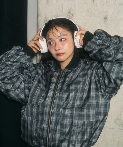 ANDGEEBEE(アンジービー)の「UNISEX オーバーサイズチェックブルゾン(ブルゾン・レディース・ネイビー/ブラック・FREE)」の14枚目の写真