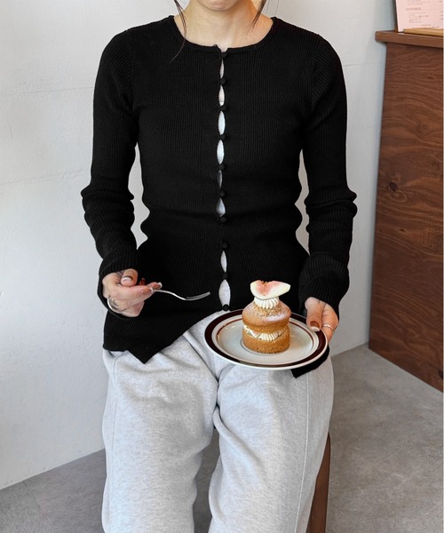 LE MORE(リモア)の「フロントボタンリブカーディガン(ニット/セーター・レディース・アイボリー/レッド/ブラウン/ブラック・FREE)」の6枚目の写真