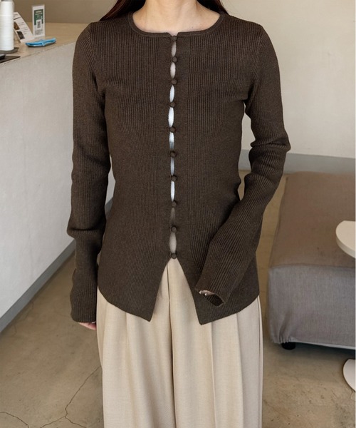 LE MORE(リモア)の「フロントボタンリブカーディガン(ニット/セーター・レディース・アイボリー/レッド/ブラウン/ブラック・FREE)」の10枚目の写真