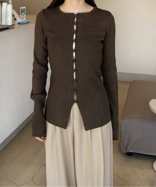LE MORE(リモア)の「フロントボタンリブカーディガン(ニット/セーター・レディース・アイボリー/レッド/ブラウン/ブラック・FREE)」の14枚目の写真