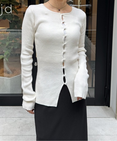 LE MORE(リモア)の「フロントボタンリブカーディガン(ニット/セーター・レディース・アイボリー/レッド/ブラウン/ブラック・FREE)」の15枚目の写真