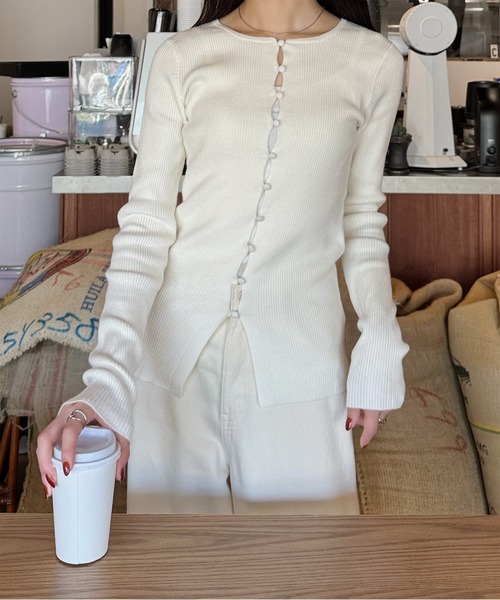 LE MORE(リモア)の「フロントボタンリブカーディガン(ニット/セーター・レディース・アイボリー/レッド/ブラウン/ブラック・FREE)」の21枚目の写真