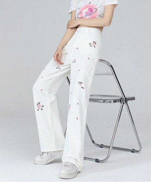 shoppinggo(ショッピングゴー)の「花柄刺 ラインストーン デニムパンツ(デニムパンツ・レディース・ホワイト・M)」の9枚目の写真
