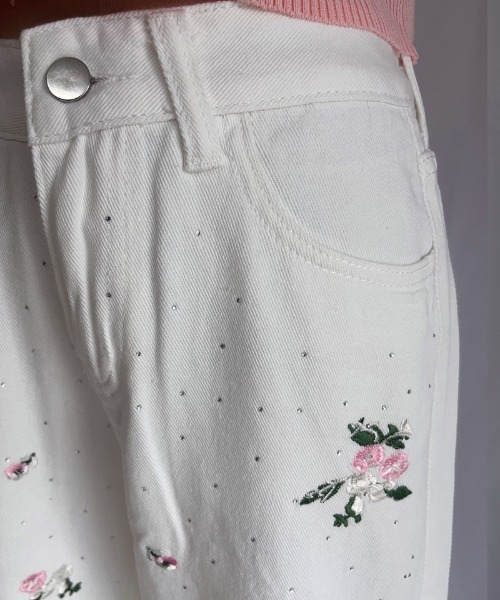 shoppinggo(ショッピングゴー)の「花柄刺 ラインストーン デニムパンツ(デニムパンツ・レディース・ホワイト・M)」の18枚目の写真