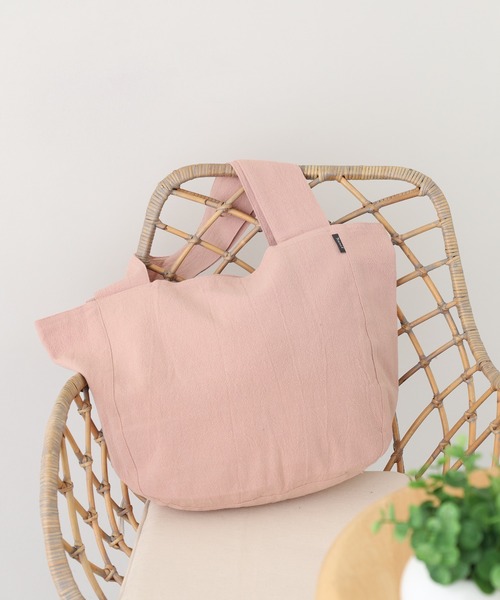 l'atelier Nuuit(アトリエヌイ)の「ウォッシュドコットン ラウンドバッグ L(トートバッグ・レディース・ブラック/ライトピンク/ブルー/ナチュラル/スモークグレー/グリーン/ライトグリーン/ライトグレー/ホワイト/レンガ/マスタード/ネイビー/コーラル・ONE SIZE)」の11枚目の写真
