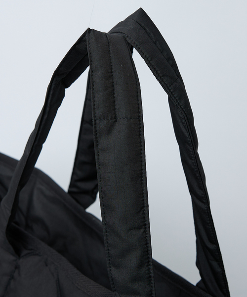 TAION(タイオン)の「【TAION / タイオン】ミリタリー ジップ ダウントートバッグM / 大容量 / A4可(トートバッグ・レディース・ブラック/カーキ/ライトブルー・フリー)」の17枚目の写真