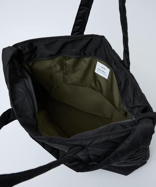 TAION(タイオン)の「【TAION / タイオン】ミリタリー ジップ ダウントートバッグM / 大容量 / A4可(トートバッグ・レディース・ブラック/カーキ/ライトブルー・フリー)」の20枚目の写真