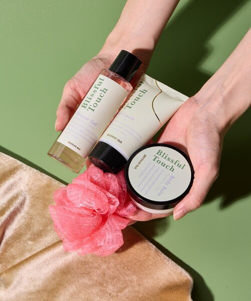 BIRTHDAY BAR(バースデイバー)の「Blissful Touch Body Care Essentials ボディケアセット(ボディケアキット/ギフトセット・レディース・ローズ・0)」の4枚目の写真