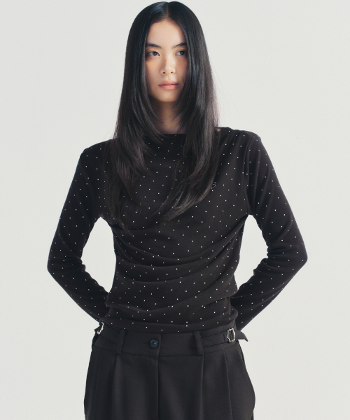 NICK&NICOLE(ニックアンドニコール)の「DOT SHIRRING DRAPE BOAT NECK TOP_BLACK(Tシャツ/カットソー・レディース・その他・FREE)」の2枚目の写真