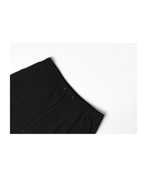 GUBIN（グビン）の「[SEASON OFF] ロゴポイントナイロンカーゴハーフパンツ - ブラック（その他パンツ・メンズ・その他・LARGE/MEDIUM）」の3枚目の写真