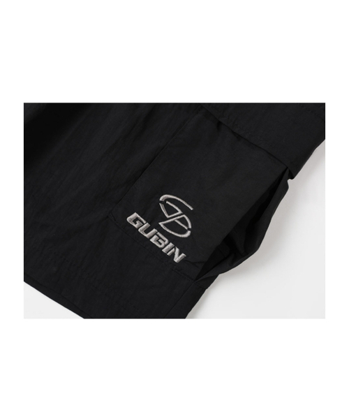 GUBIN（グビン）の「[SEASON OFF] ロゴポイントナイロンカーゴハーフパンツ - ブラック（その他パンツ・メンズ・その他・LARGE/MEDIUM）」の6枚目の写真